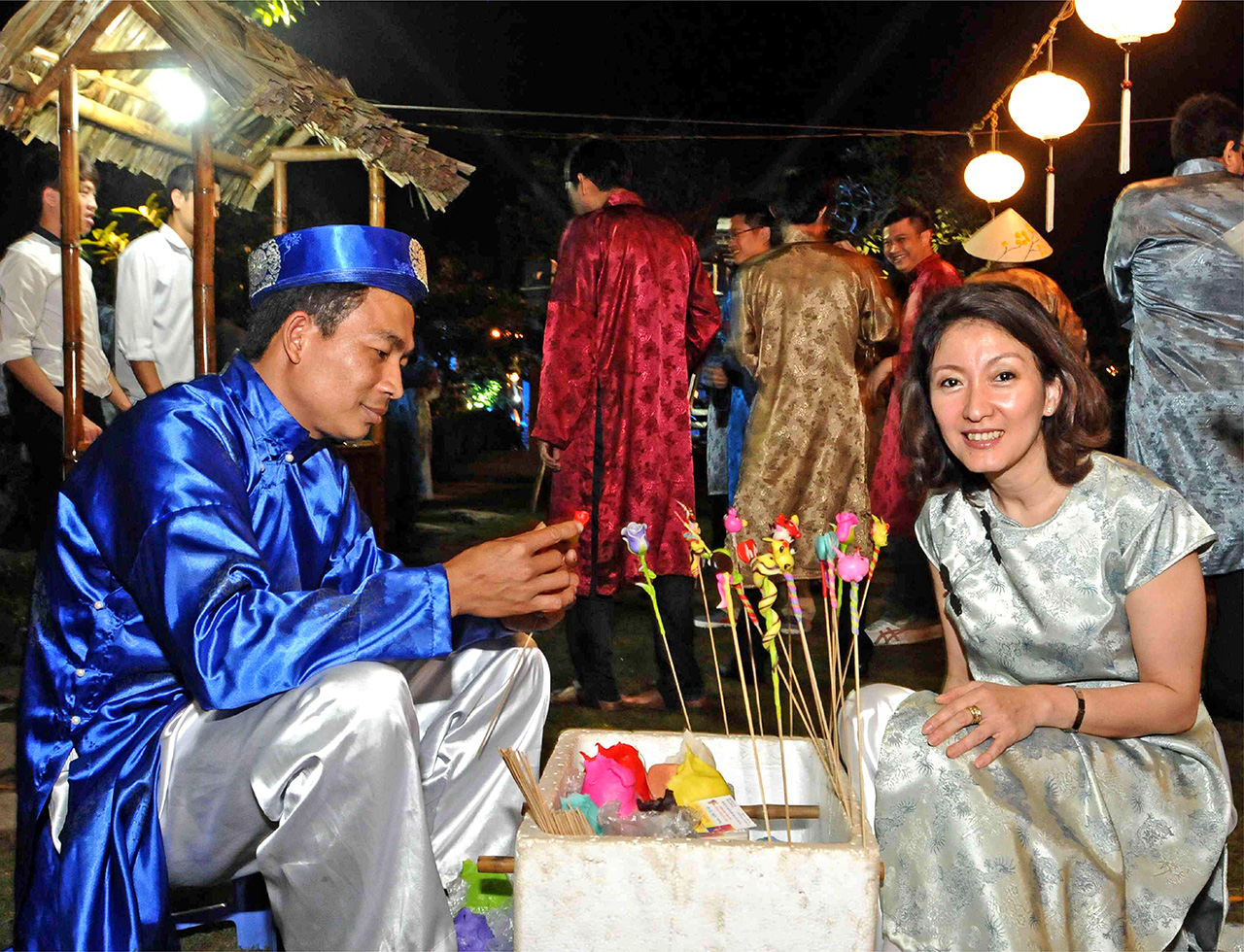 Delegates donned in cultural costumes, immersed in local arts and culinary fringe activities before a Gala dinner